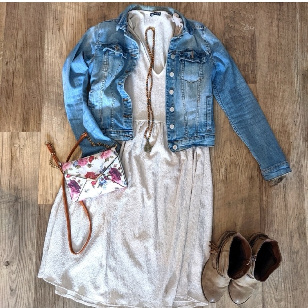 NWOT Zara bohemian midi loose fitting biege/light tan dress.